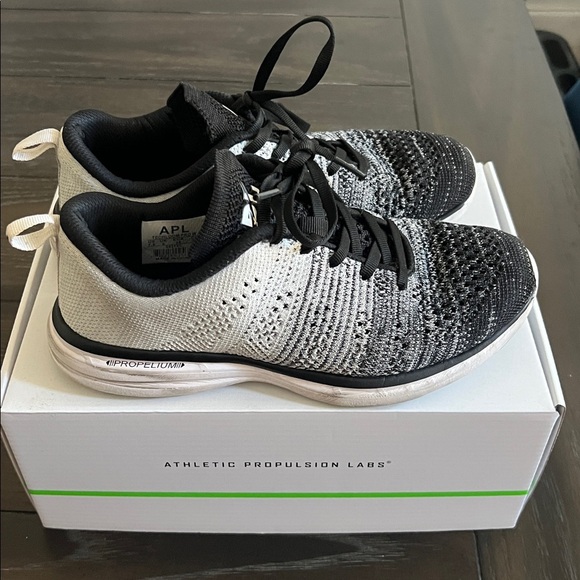 Knit APL Women’s techloom pro 7.5 black heather grey white workout sneakers gym - Picture 3 of 11